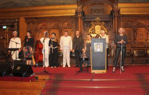 Blinde Passagiere auf dem Senatsempfang 4-12 der Schlussapplause